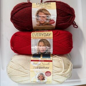 Premier Everyday 
Deborah Norville collection 
Size 2-4oz1-3.5
Color: reds&cream